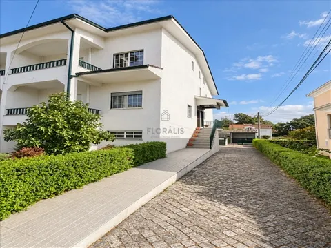 Moradia Geminada T4
