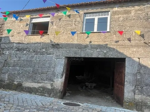 Moradia para Restaurar, com 390m2 de construção