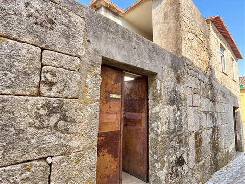 Detached house to restore T6