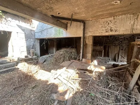Moradia para Restaurar, com 390m2 de construção