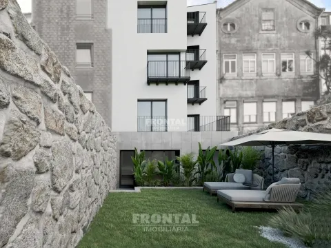 Apartamento T1+1 com Jardim Privativo | Cedofeita, Porto