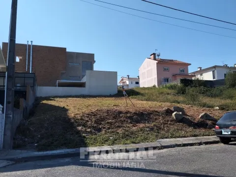 Terreno Urbano para Construção | Coronado (São Romão e São Mamede), Trofa, Porto
