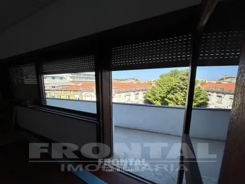 4-Bedroom Apartment for Rent – ​​Porto City Center (130 m²)