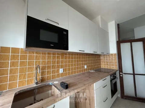 4-Bedroom Apartment for Rent – ​​Porto City Center (130 m²)