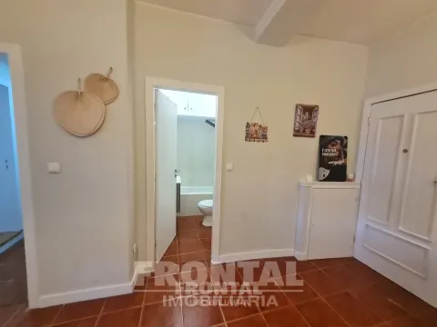 Apartamento T1+1 Remodelado no Centro do Porto – Pronto a Habitar