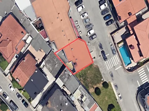 Loja com Projeto para 4 apartamentos T1 - Oportunidade de Investimento | Vila Nova Da Telha, Maia