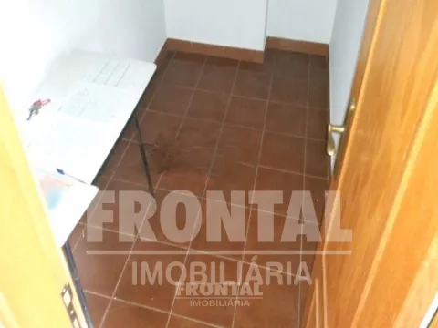 Loja de Gaveto com Estacionamento | Pólo Universitário, Pedrouços, Porto