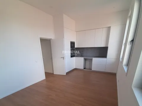 Spacious 1+1 bedroom apartment, renovated - for rent &#124; Francos, Ramalde, Porto