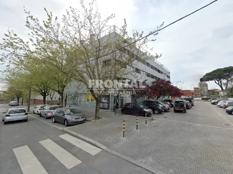 Loja de Rua - Cerca de 100m2 &#124; São Mamede De Infesta, Matosinhos