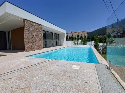 Moradia T3 Nova com Piscina - Sôpo