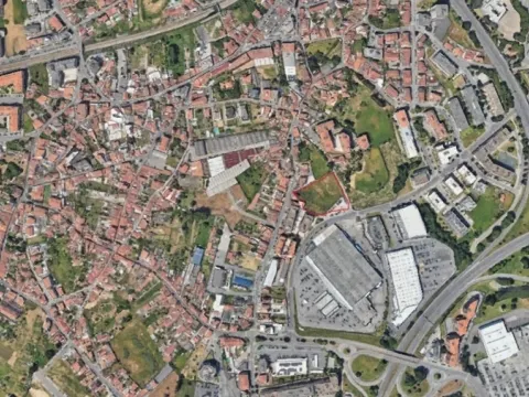 Terrain constructible avec permis de construire - À côté du centre commercial Gaia &#124; São Pedro Da Af