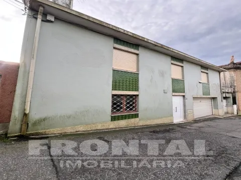 4-Bedroom House + Warehouse | Avintes, Vila Nova de Gaia