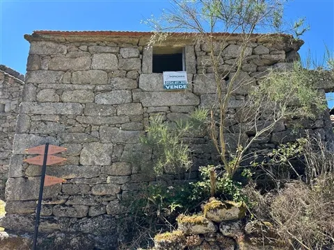 Oportunidade Única Investimento Turismo Rural, Moradia com Projeto| Varziela,