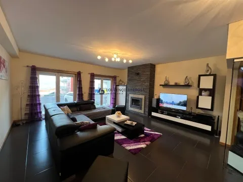 Apartamento T3 com Terraço Amplo