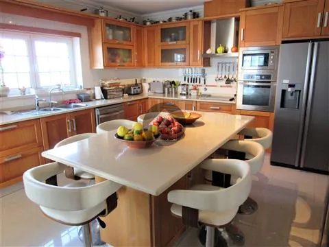 Villa de 4 chambres près de la plage et de la ville,