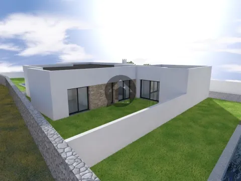 Gelijkvloerse villa op het platteland en dicht bij de stad aan de Silverkust