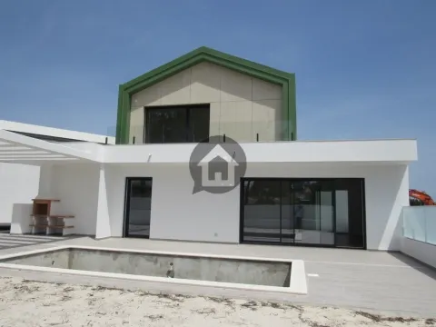 Moradia T4