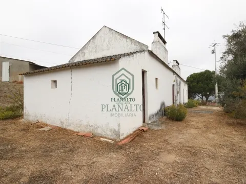 Oportunidade Única! Imóvel com Potencial para Recuperação no Couço – Coruche