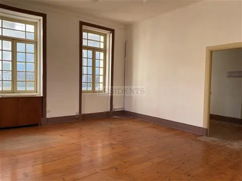 Bureau sur Av. dos Aliados