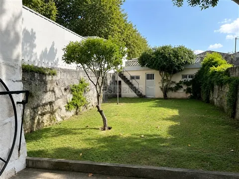 Moradia na Foz com jardim p/ reabilitar c/ projeto aprovado para T5
