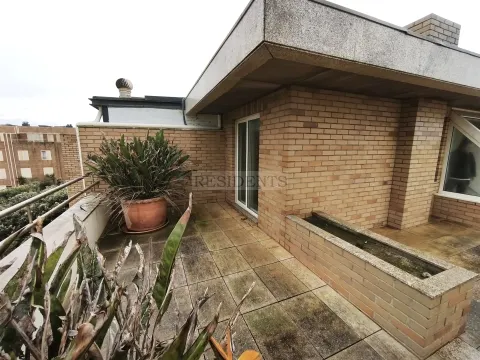 Appartement duplex 3 chambres avec terrasse face à la mer – Lavra