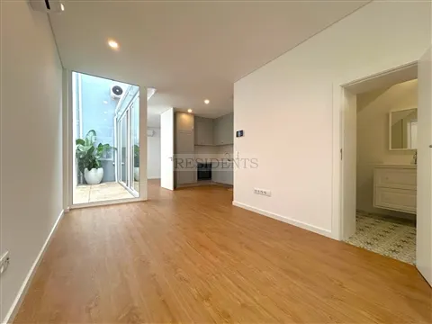 T2 Duplex a estrear com jardim | Foz Velha  T2 Duplex totalmente renovado, a estrear, situado no cor