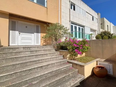 Moradia T5 com jardim e vista mar | Pinhais da Foz
