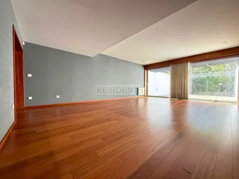 Moradia T4 em condomínio | Vilarinha