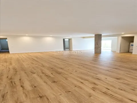 Fully renovated 3-bedroom apartment with terrace on Serralves