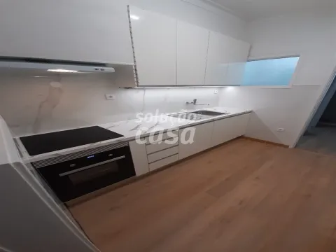 Apartamento T2 localizado a 800 metros da Estação do Metro Casa da Música!