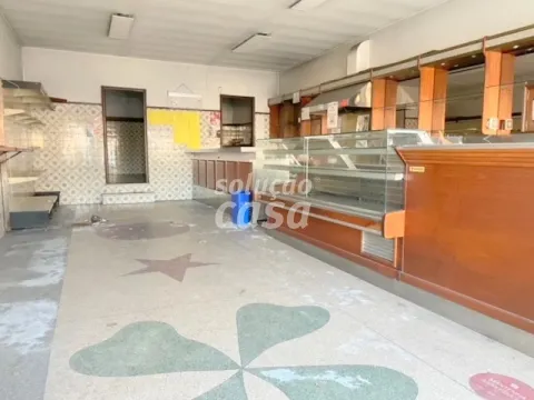 Prédio para Habitação e Comércio!