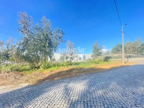 Terreno com 751m2, localizado próximo do Centro de Canelas!