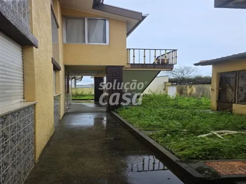 Moradia T3, de 4 frentes, em Arcozelo - Oportunidade Única!