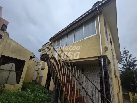 Moradia T3, de 4 frentes, em Arcozelo - Oportunidade Única!