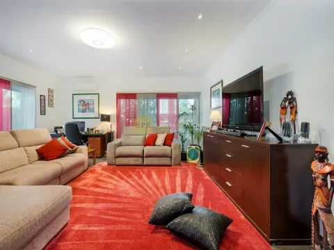 Luxurious 5 bedroom apartment with private pool in Portimão