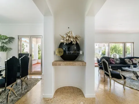 Excelente moradia T7+4 bem localizada em Portimão