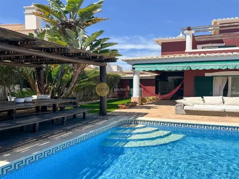 5 bedroom villa with pool and garden a few metres from Praia do Alemão - Alvor