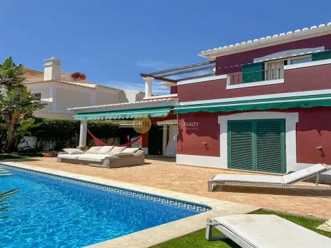 5 bedroom villa with pool and garden a few metres from Praia do Alemão - Alvor
