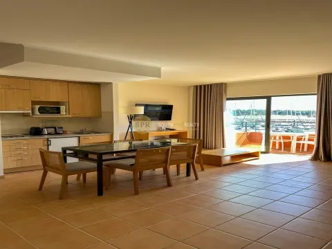 Apartamento T2 com Vista Mar e Rio na Marina da Praia da Rocha – Portimão
