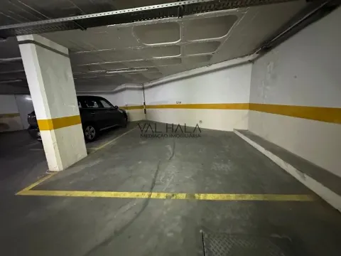 Excelente lugar de Garagem, Benfica