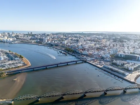 Garages à box privé dans la zone riveraine de Portimão