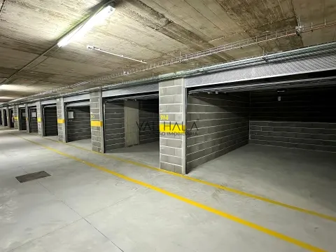 Garages à box privé dans la zone riveraine de Portimão