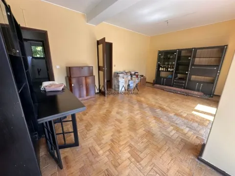 &#127969; Apartamento T4 nos Olivais – Espaço, Potencial e Localização Privilegiada!