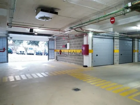 Garages à box privé dans la zone riveraine de Portimão