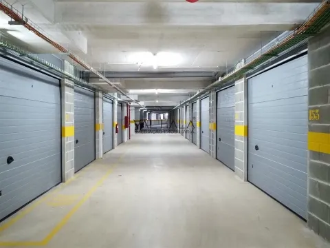 Garages à box privé dans la zone riveraine de Portimão