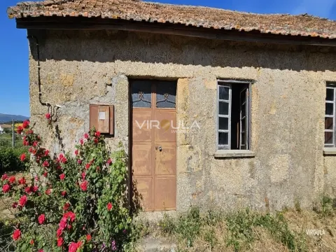 Quinta com Casa em Pedra e Terreno - Ferro, Covilhã