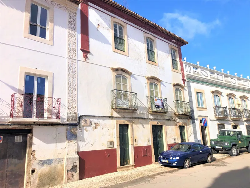 Inversión Alentejo: Casa señorial, con 3 plantas y jardín, en Borba, para restaurar
