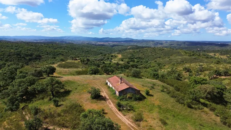 Refúgio alentejano com 45 hectares e vistas deslumbrantes em Odemira
