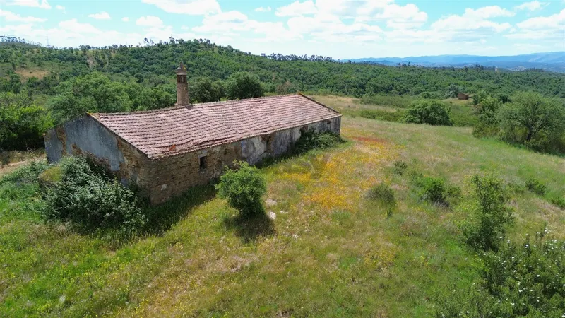 Refúgio alentejano com 45 hectares e vistas deslumbrantes em Odemira