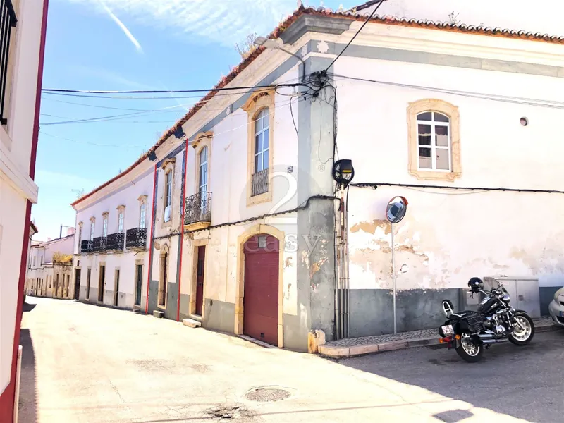 Casa centenária T3 para remodelar, Borba, Alentejo 